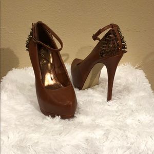 Bakers spiked heels 5”